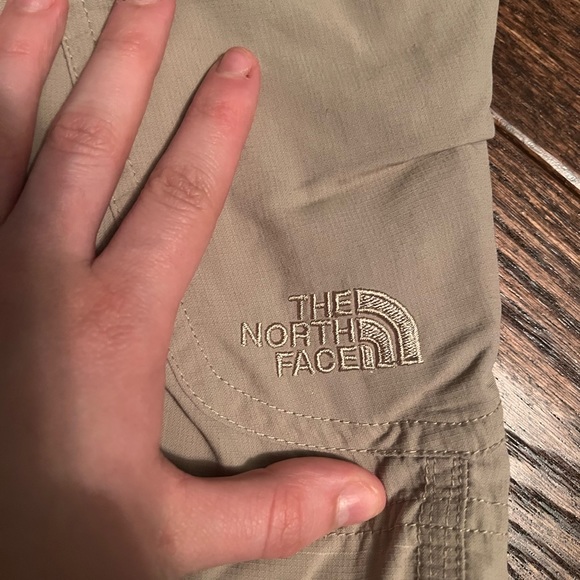 Men’s north face shorts - Picture 3 of 8